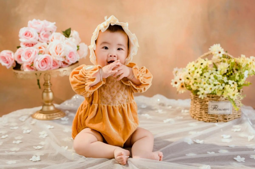 广州借卵试管代怀包男孩宝宝对妈妈的爱